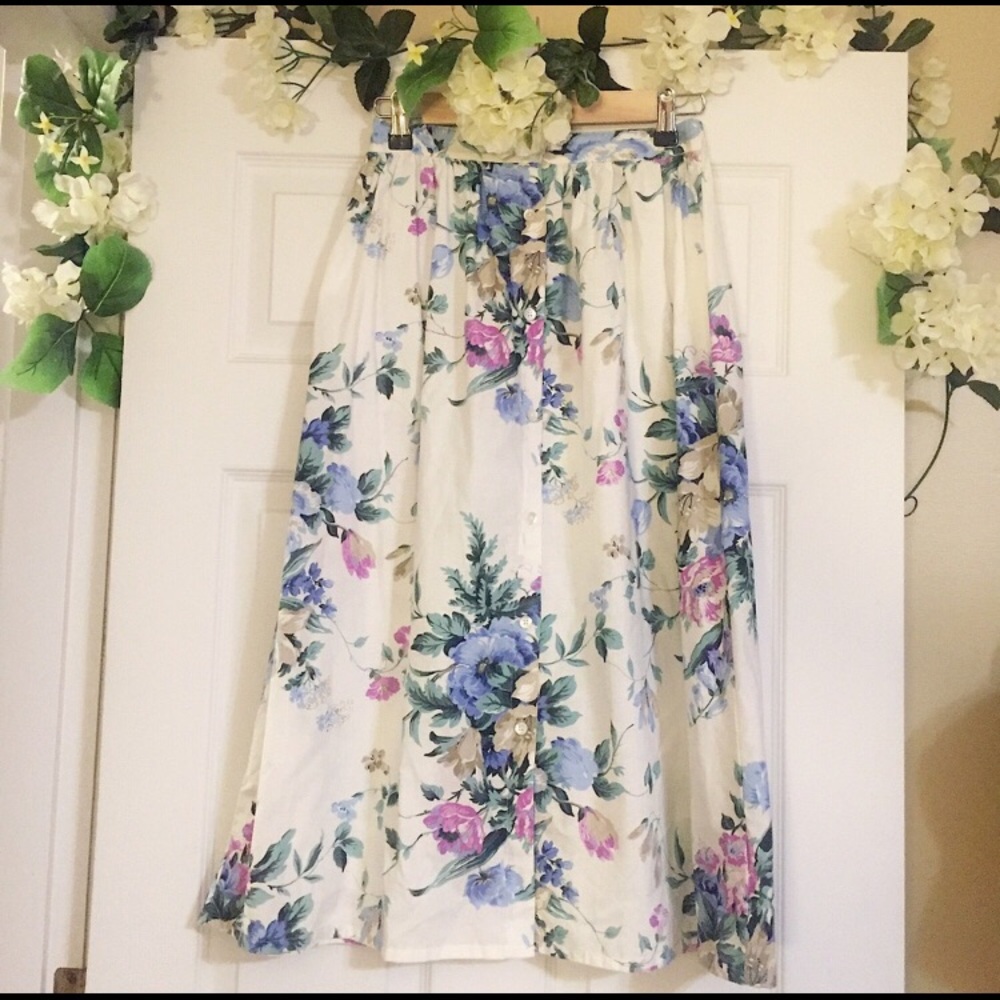 🎉SALE 🎉 Vintage Floral Button Down Maxi Skirt